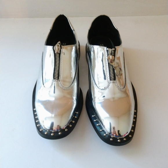 Design Lab Silver Loafers Women's 6 - Picture 3 of 7